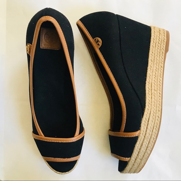 LIKE NEW - TORY BURCH WEDGE HEELS 🖤 - Picture 2 of 7